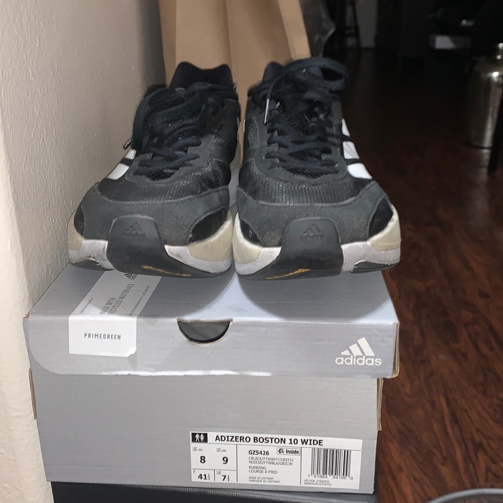 Adidas Adizero Boston 10 wide black and white